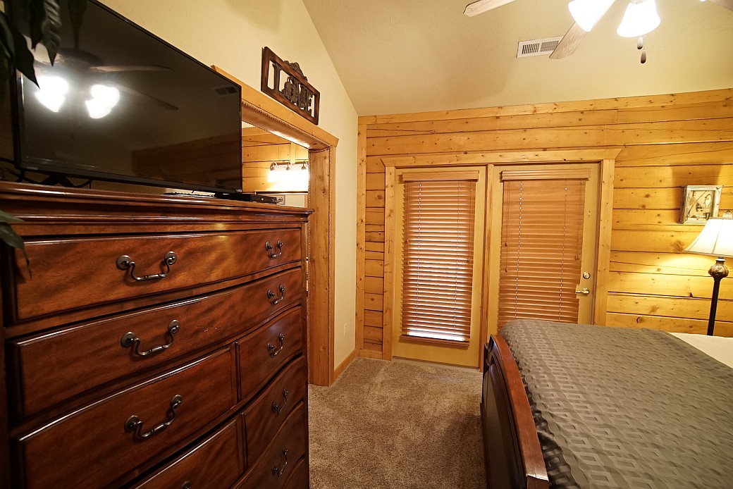Cabins at Grand Mountain - 2 Bedroom Cabin - Branson ...