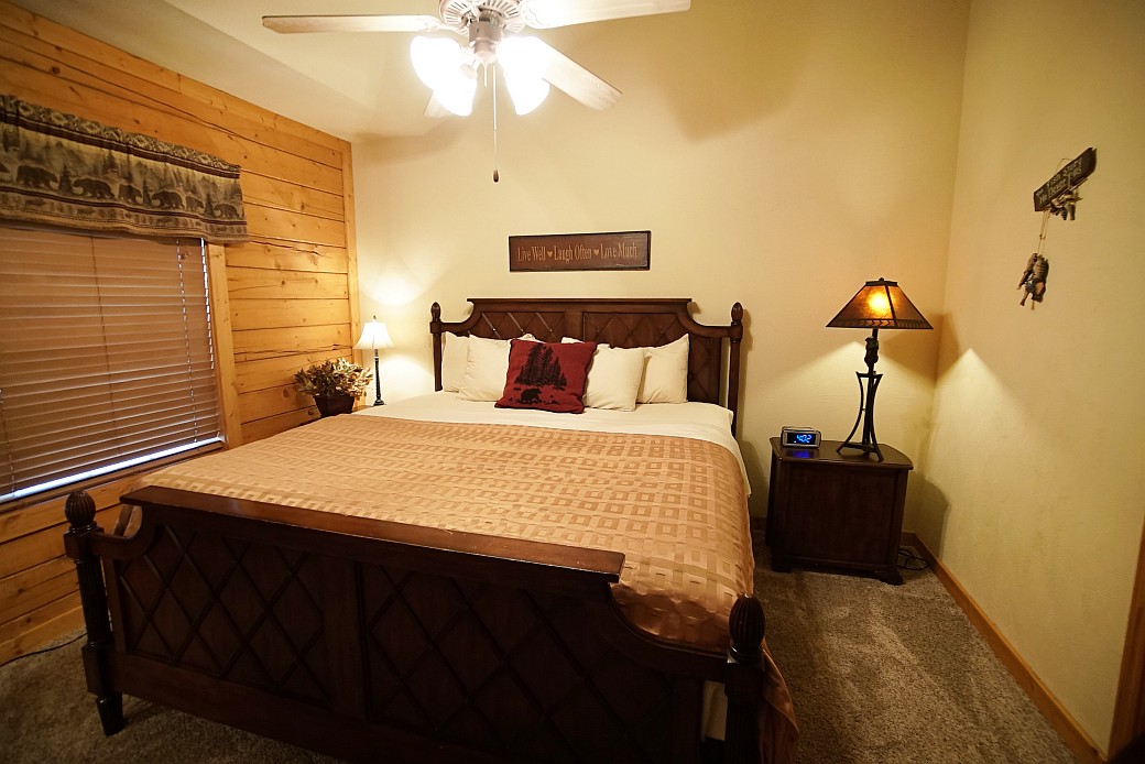 Cabins at Grand Mountain 2 Bedroom Cabin Branson 