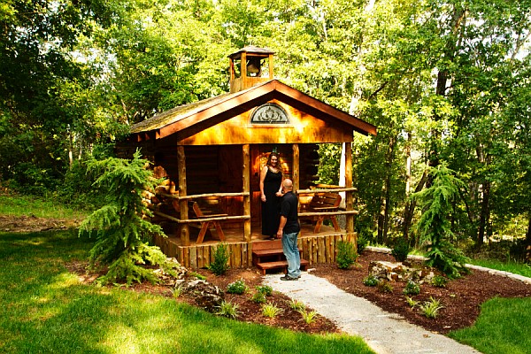 Perfect for intimate weddings and smaller parties, the Log Chapel of the Ozarks provides an unforgettable setting for your big day